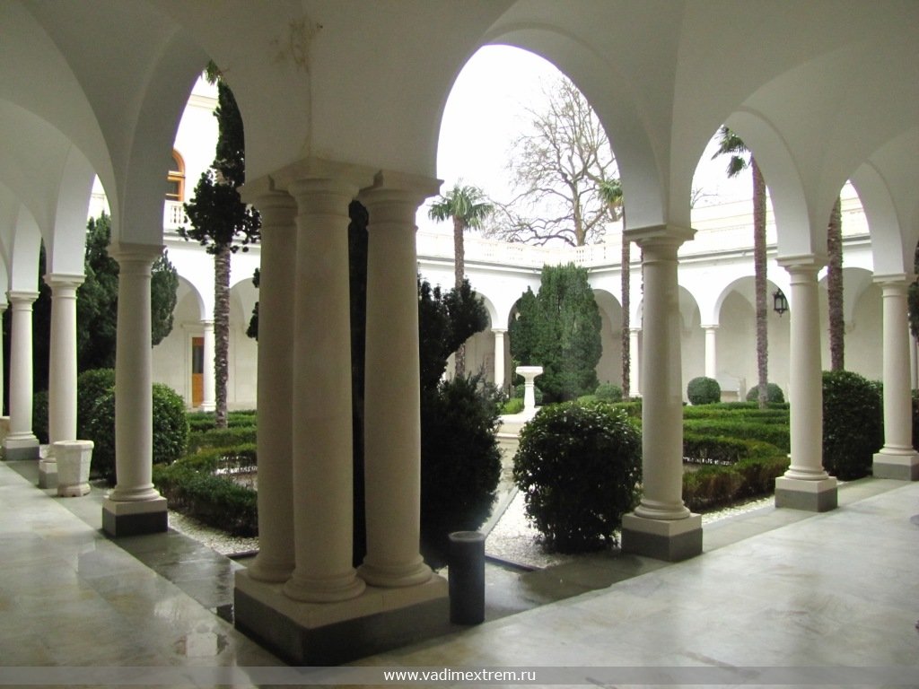 Внутренний или Итальянский дворик дворца.