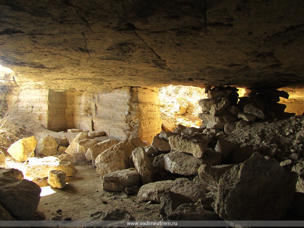 В аджимушкайских каменоломнях крыма. Керчь Аджимушкайские Каменоломни. Феодосия Каменоломни. Аджимушкайские Каменоломни экспозиция. Аджимушкайские Каменоломни 1945.